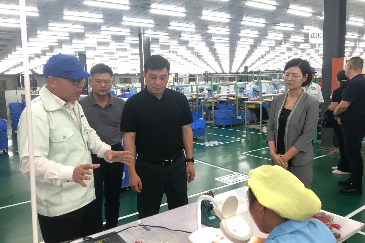 市政府副市长陈阳山在上犹调研企业生产经营、校园食品安全等工作